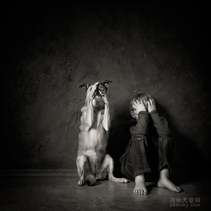 40张孩子与动物在一起的照片 来自世界各地摄影师的作品