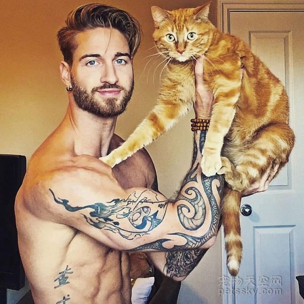 帅气的男人配上可爱的猫咪