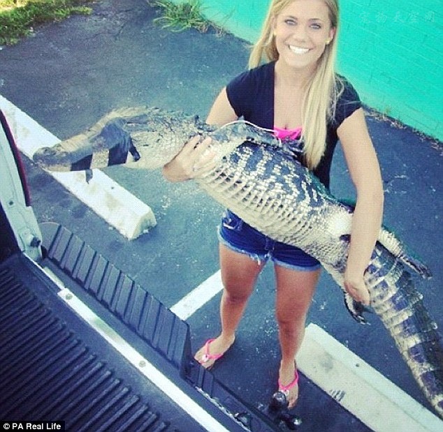这位24岁的大妹子，最喜欢的日常活动居然是抓鳄鱼