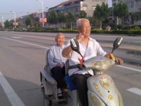 幸福的老夫老妻,会有这些瞬间