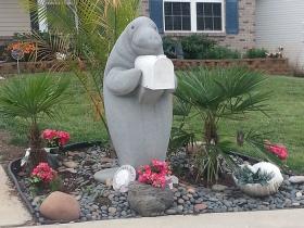 经常为门口海牛邮箱装扮,男子的创意,成功吸引隔壁的女孩