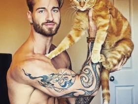 帅气的男人配上可爱的猫咪 不一样的视觉盛宴（27张）