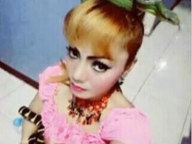 印尼与眼镜蛇共舞的女歌手被蛇咬 继续留在舞台上唱歌后死亡