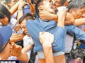 台湾大学学生虐杀猫咪被起诉 法院外遭民众群殴