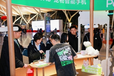 春运机场新晋顶流!优克联PetPhone宠物手机快闪店引爆上海浦东机场